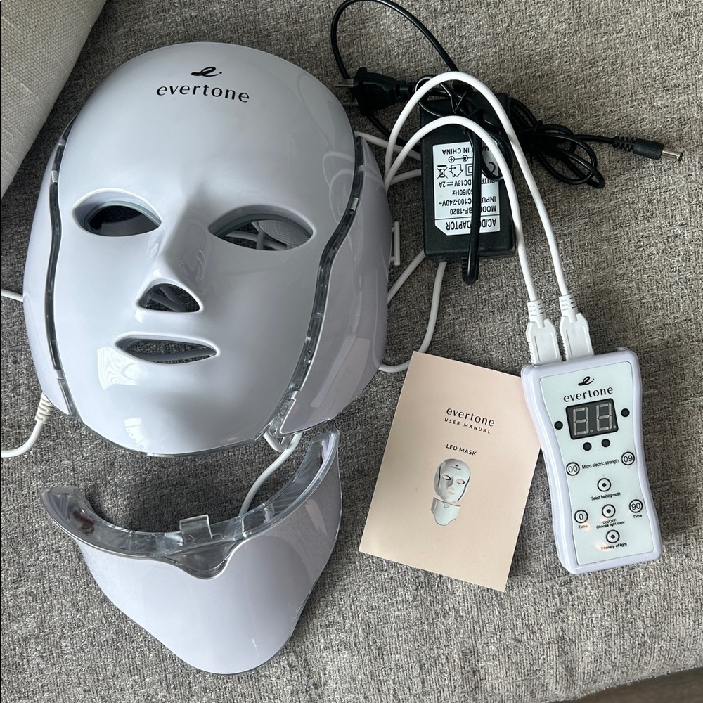 Evertone LED Microcurrent Neck Mask NEW IN BOX